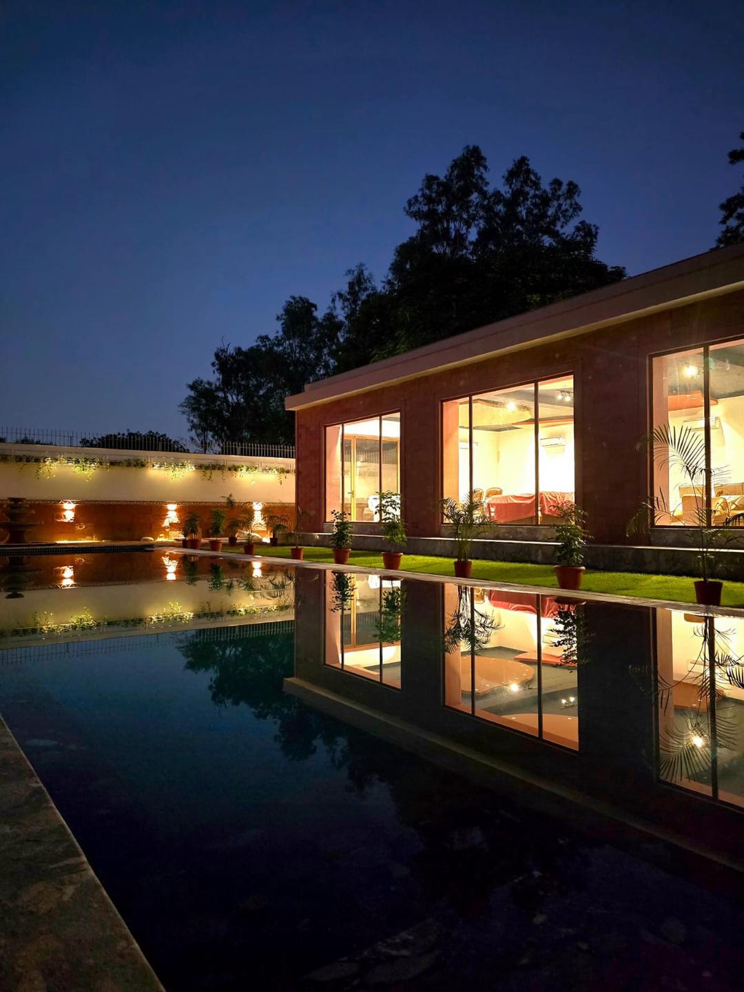 sainik_farms_villa